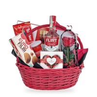 Flirt – кошница с водка Flirt, вечна роза и сладки изкушения