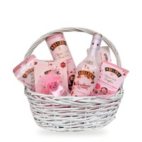 Ягоди и сметана – кошница с Baileys Strawberries & Cream и трюфели