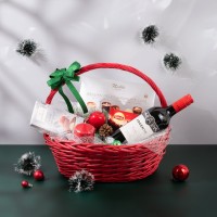 Червена Коледа – кошница с Malbec, марципан и чай