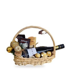 Златни празници – кошница със Syrah, макарони и Ferrero Rocher