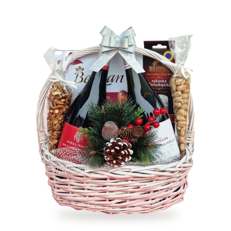 Midalidare for Two – Christmas basket with two wines, lukanka and nuts
