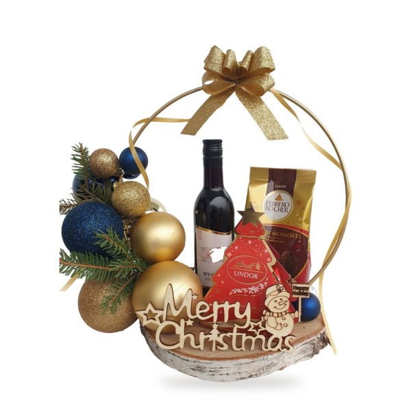 Merry Christmas – коледна украса на резен дърво с вино, Ferrero и Lindor
