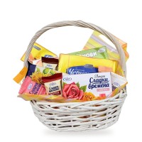 Sweet Times – basket with Bulgarian Turkish delight, halva and sweets