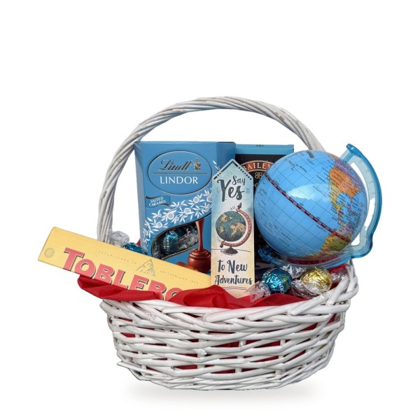 Say Yes to New Adventures – кошница с глобус, Lindt и Toblerone