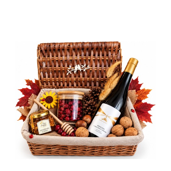 Пикник – панер с мед, шипки и Riesling Varna Winery