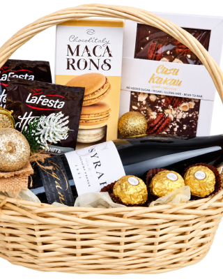 Златни празници – кошница със Syrah, макарони и Ferrero Rocher