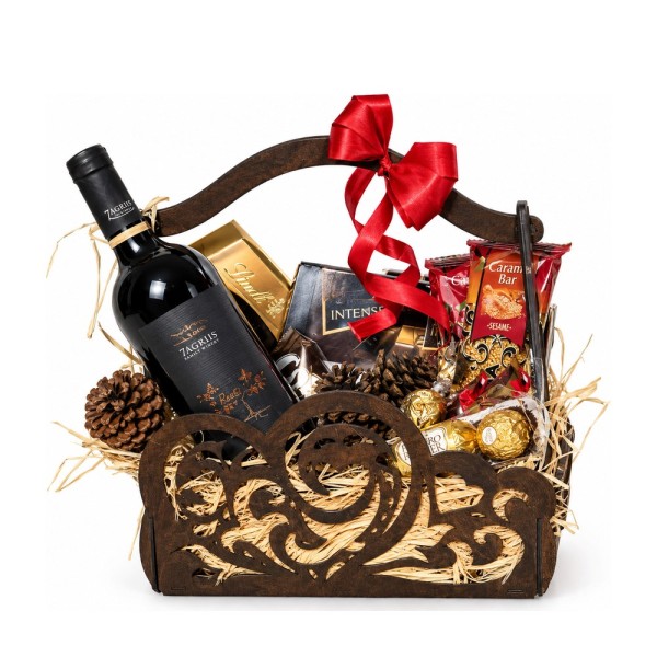 Rebel – резбована дървена кошница с червено вино, Lindt и Ferrero