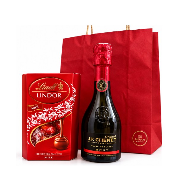 Bubbles & Lindor – gift bag with J.P. Chenet Brut and Lindor