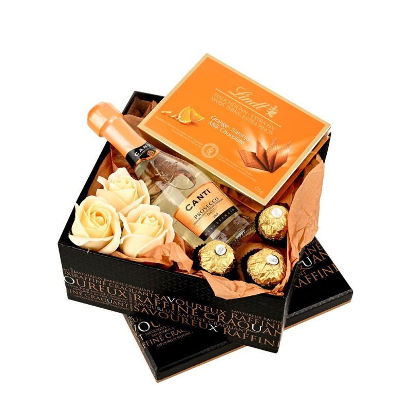 Golden Tenderness – box with Prosecco, soap roses and Lindt