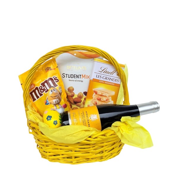 Слънчев Великден – жълта кошница с Midalidare, M&M’s и Lindt